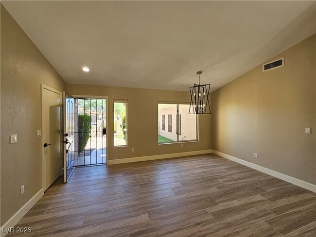 Foto del edificio - 3033 Isaac River Dr