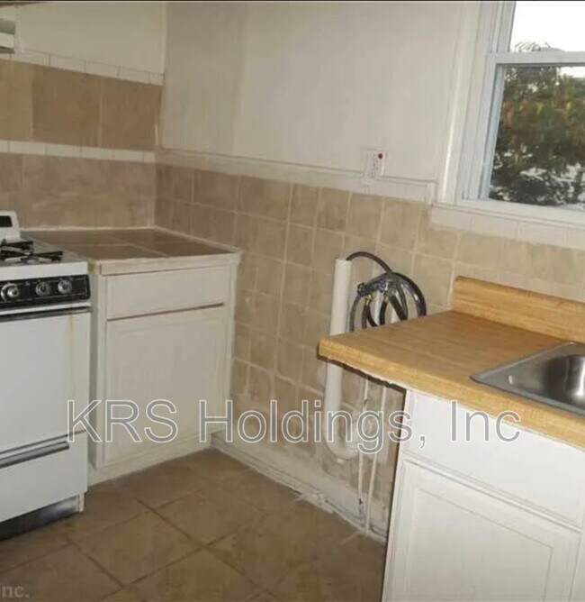 Building Photo - 862 Rugby St