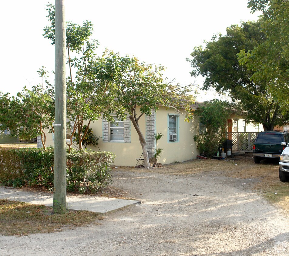Building Photo - 827-843 NW 3rd Ave