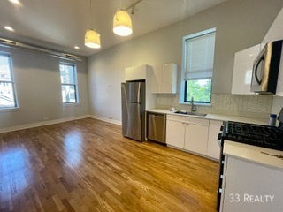 Building Photo - Stunning 2 bed 1 bath located in the heart...