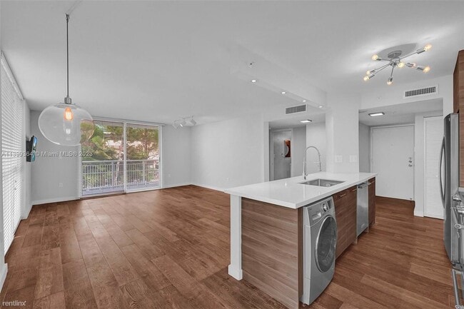 Foto del edificio - 2 br, 2 bath Condo - 1688 West Ave Apt 209...