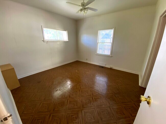 Foto del edificio - 3014 S Lindsay Ave