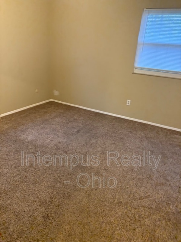 Foto del edificio - 57 Willow Dr