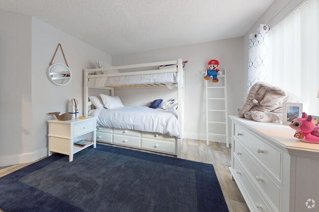 2 BR, 2 BA - 1,065 SF - Renovated - Sunny Lake