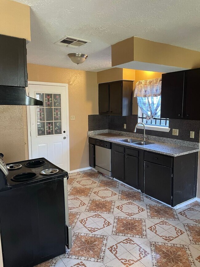 Building Photo - 4751 E Ridge Creek Dr