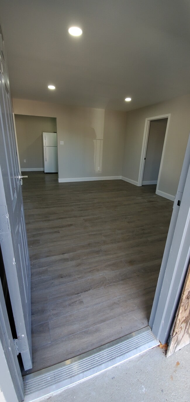 Building Photo - 8552 Rush Ave