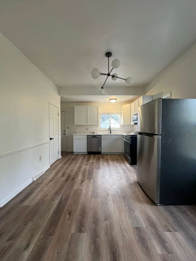 Foto del edificio - Updated 3-Bedroom Single-Family Home in th...