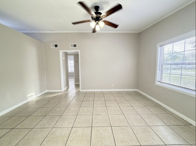 Building Photo - 3817 Peach Dr