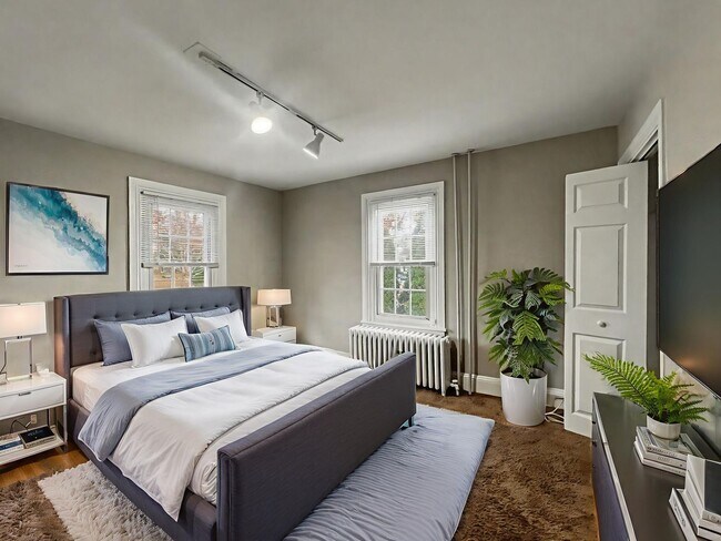 Foto del edificio - 4 Bedroom and 2 Bath House with In-Unit La...