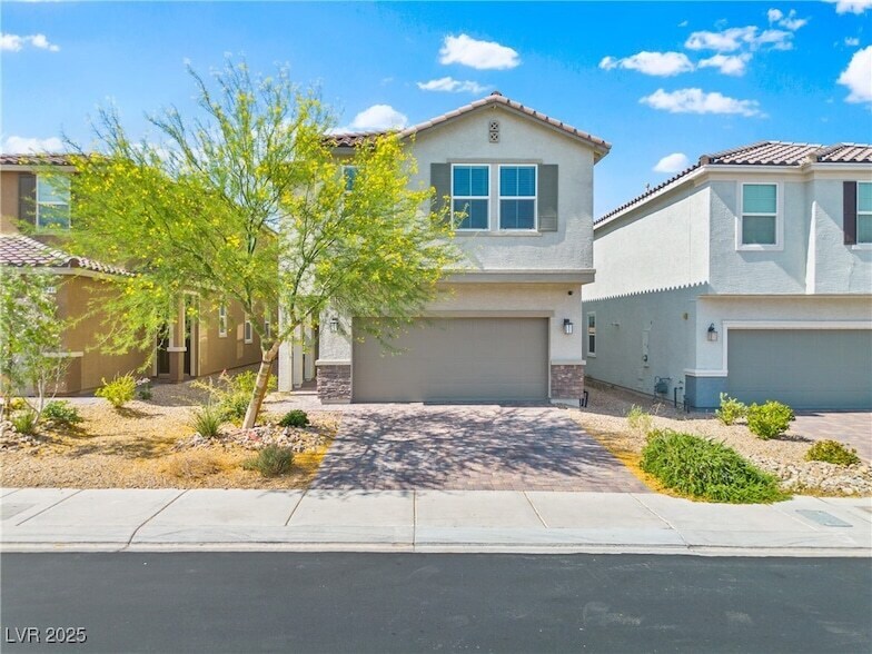 Foto principal - 8338 Carmentis Ave