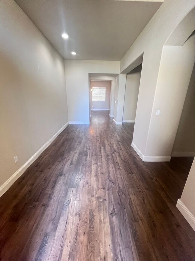 Building Photo - BEAUTIFUL HOME IN ELK GROVE WITH POOL!!