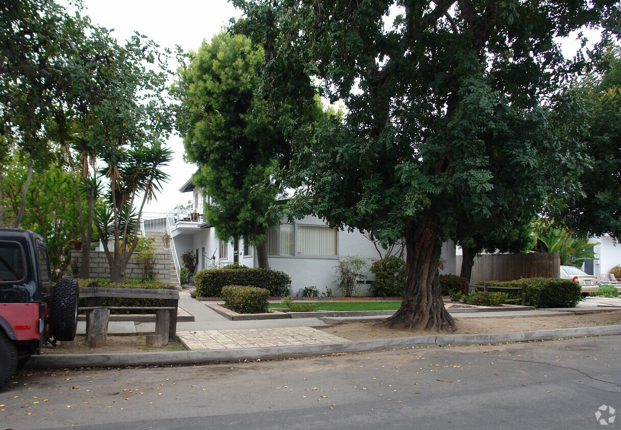 Building Photo - 3705 Yosemite St
