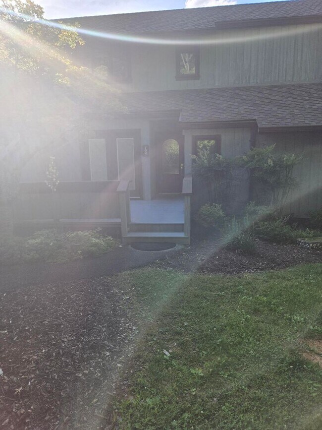 Building Photo - Spacious 3-Bedroom Condo in Gated Community – Modern Comfort & Convenience!