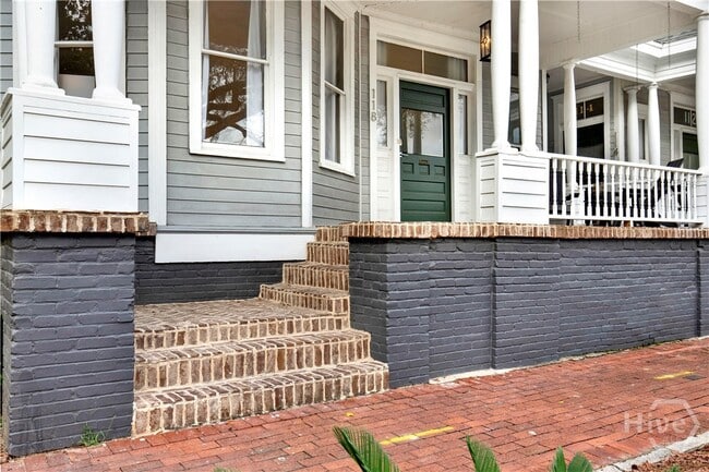 Building Photo - 118 W Waldburg St