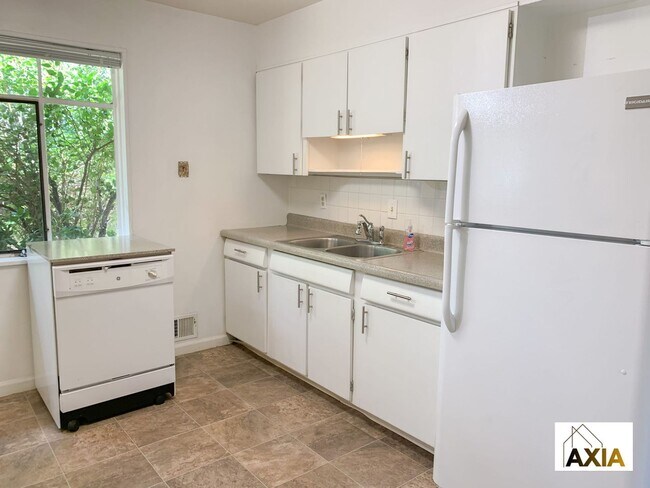 Building Photo - 205 S 39th St