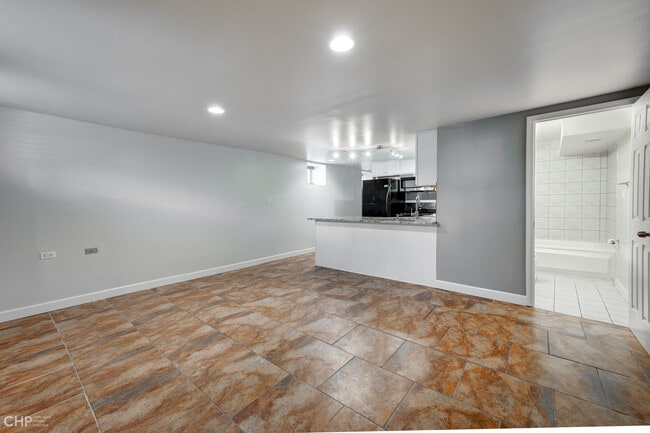 Building Photo - 2439 W Adams St