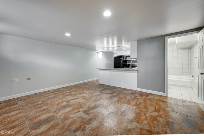 Foto del edificio - 2439 W Adams St