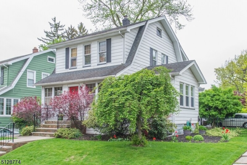 Primary Photo - 165 Raymond Ave