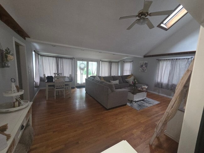 Foto del edificio - 18 Lakeview Dr