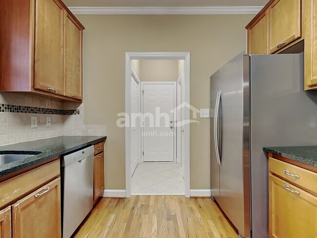 Foto del edificio - 7904 Willow Croft Dr