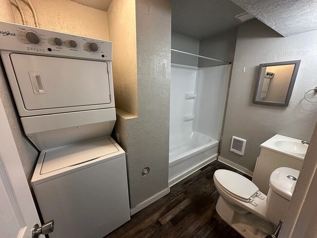 Building Photo - 1216 Hughitt Ave