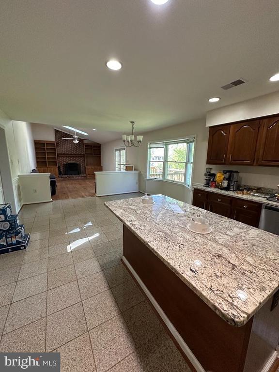 Foto del edificio - 893 Broad Oaks Dr