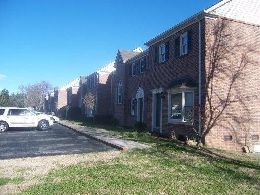 Foto del edificio - 461 Bramblewood Ln