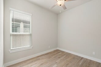 Building Photo - 10719 River Walk Dr