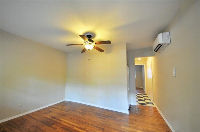 Foto del edificio - 711 Argonne Ave NE