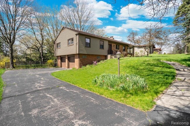 Building Photo - 2700 Colonial Way
