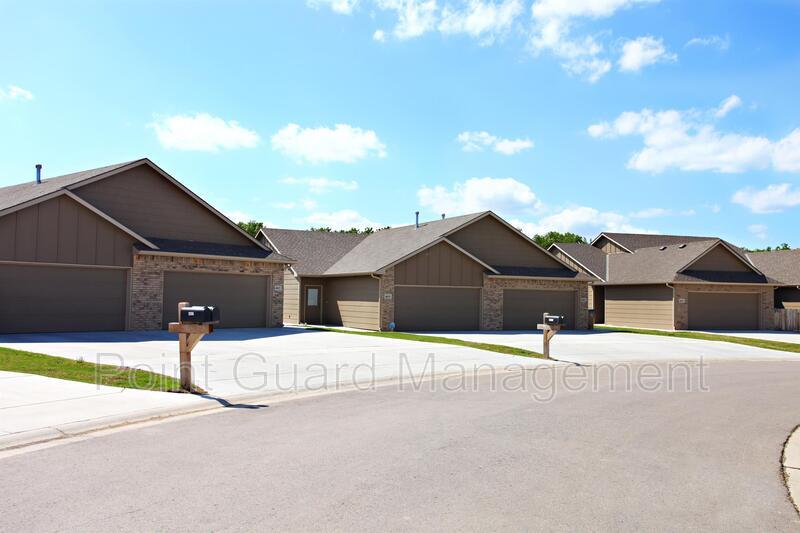 Primary Photo - 4727 N Hillside Ct