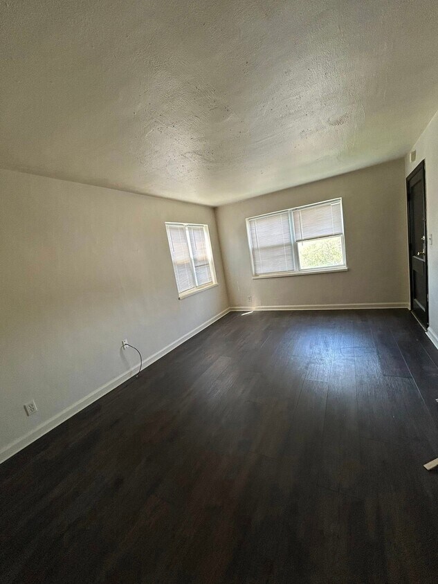 Foto del edificio - 638 Redwood Ave