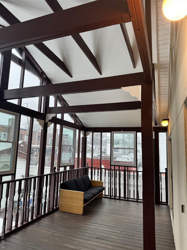 Foto del edificio - 47-25 208th St