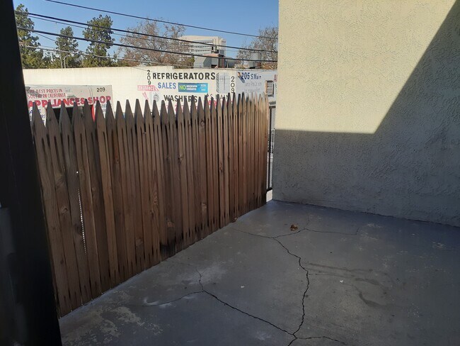 Building Photo - 216 Cypress Ave