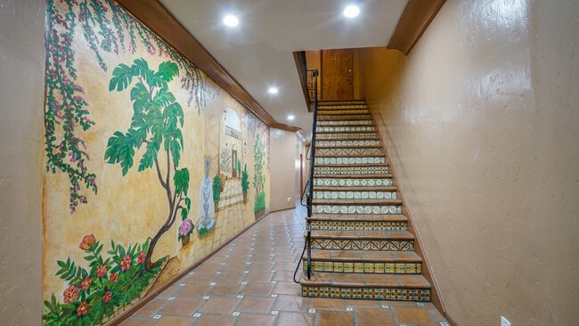 Building Photo - 752 N Van Ness Ave