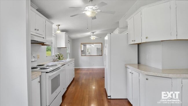 Foto del edificio - Spacious 3 Bedroom, 2 Bathroom Home in Cou...