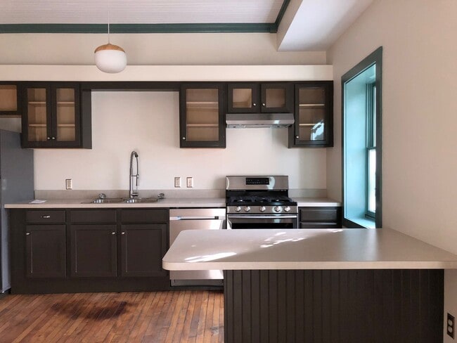 White Sulphur, LLC 171 - White Sulphur, LLC 171 Apartment