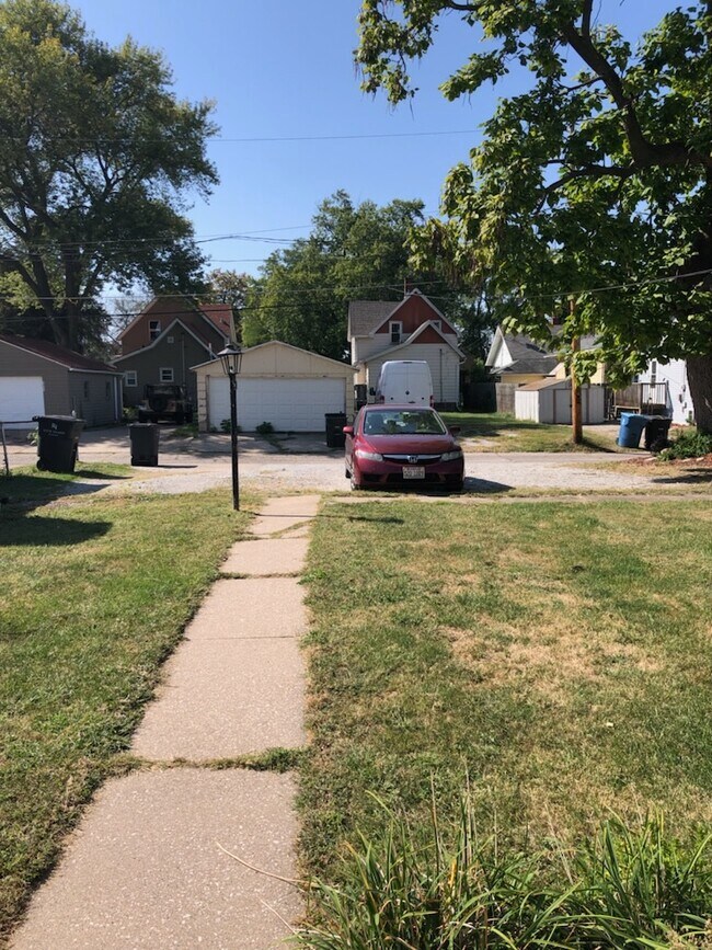Parking - 1406 33rd St