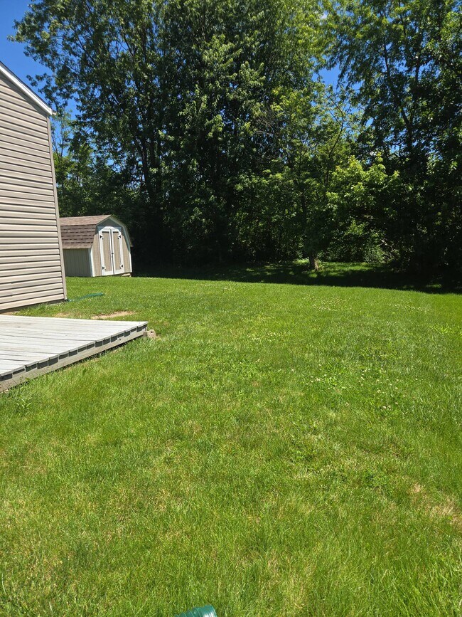 Foto del edificio - 235 Meadow Glen Dr