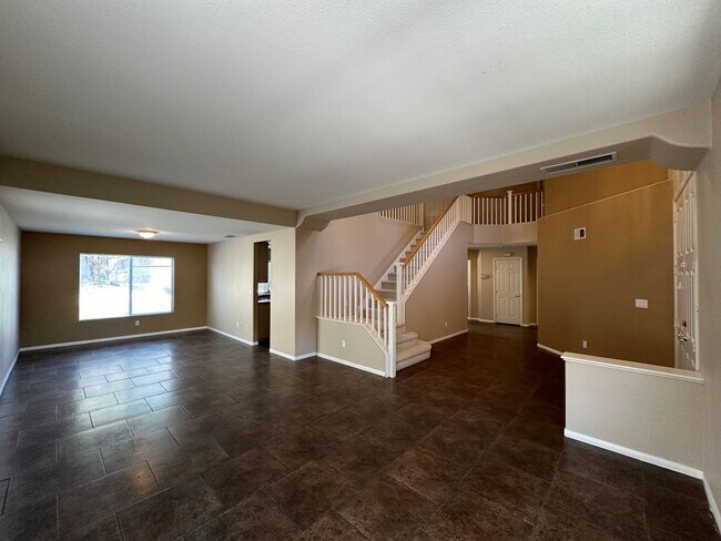 Building Photo - 8820 Quintane Ln