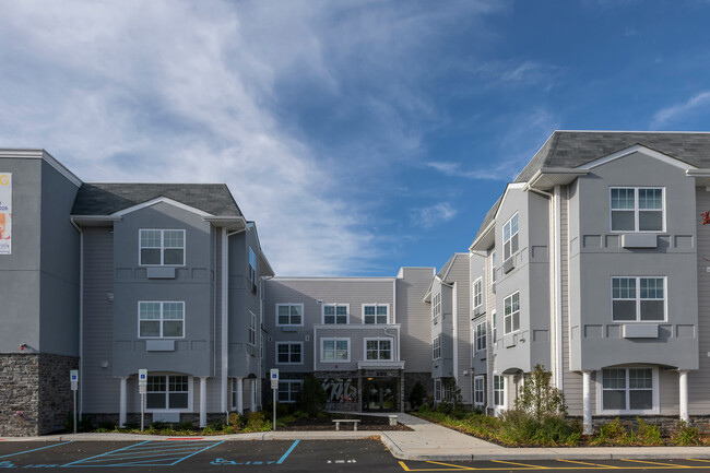 Building Photo - Meridia Transit Crossing