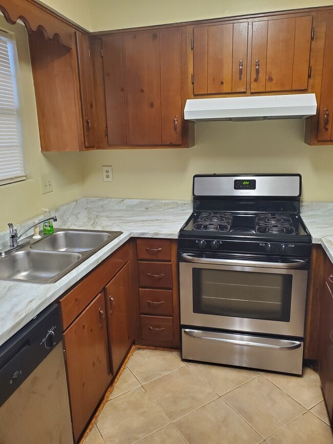 Photo - 496 Prince of Wales Townhome