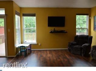 Building Photo - 3 br, 2.5 bath Townhome - 518 Mockingbird Way