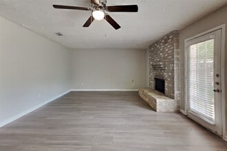 Building Photo - 14227 Bella Dr