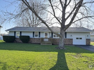 Building Photo - 402 S Stockdale Ln