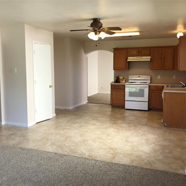 Building Photo - 7218 River Pines Dr