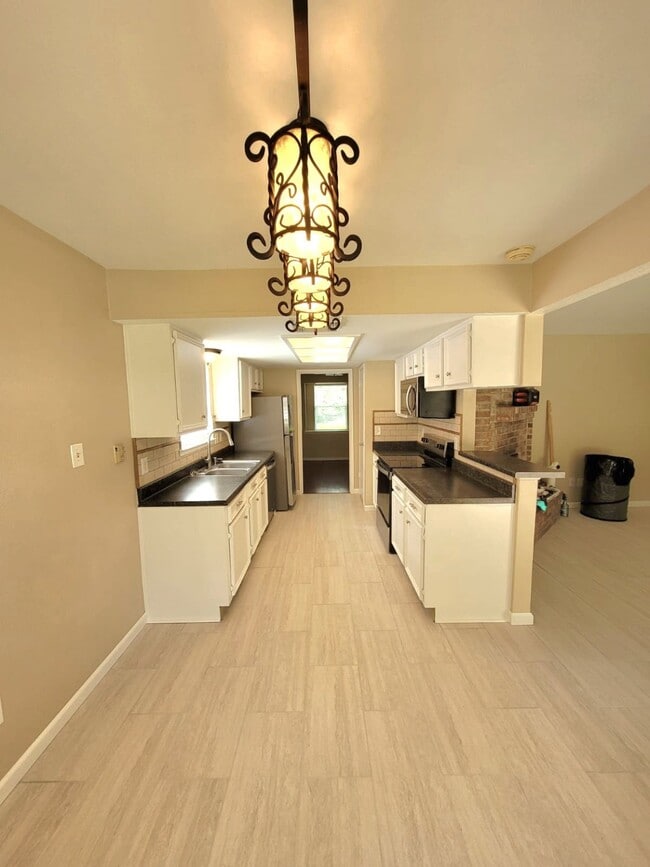 Building Photo - 22 W Broken Oak Ct