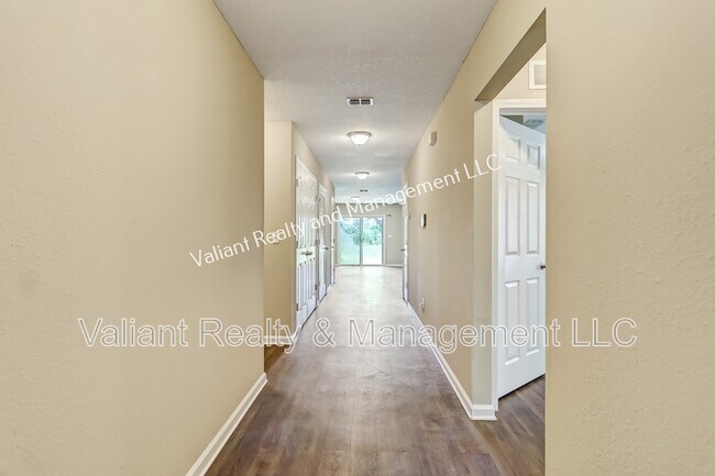 Foto del edificio - 8151 Lanette St