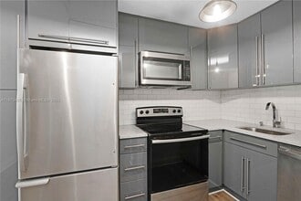 Building Photo - 3071 SW 27th Ave