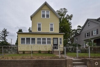 Building Photo - 702 Parry Ave